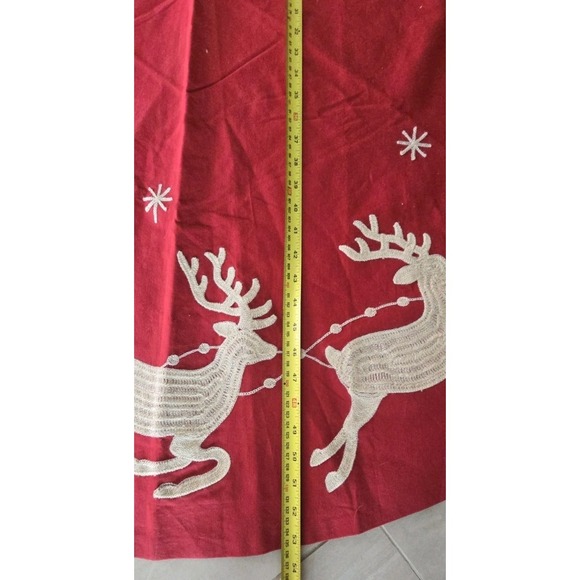 Traditional Red Christmas Tree Skirt Santa Sleigh Reindeer Embroidered Used Once - Picture 7 of 10